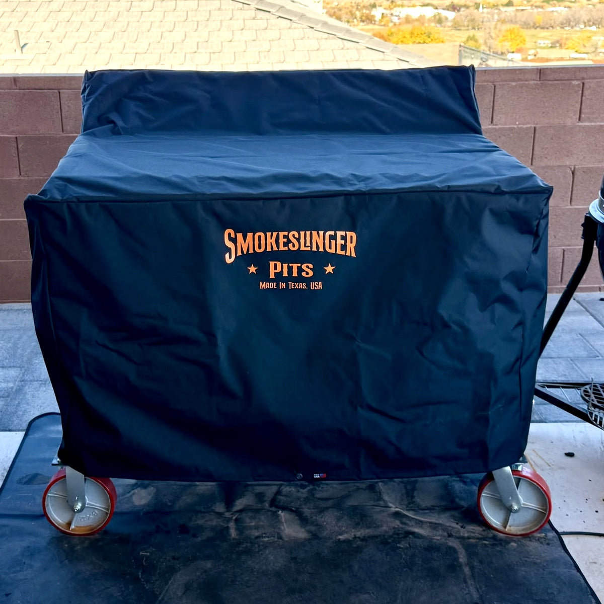 Full Size Smokeslinger Cover with Counterweight fitted on a Full Size Smokeslinger, front view with the Smokeslinger Pits logo