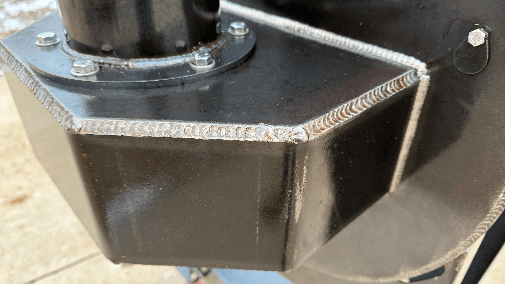 beautiful mig welds on the Liberty94 offset smoker smoke stack collector box